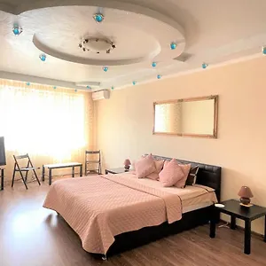 luxcityapart-on-olievskaya.hotels-of-kiev.com/